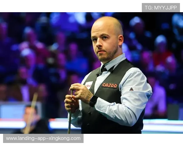 希金斯持续测试击球点,手感渐入佳境